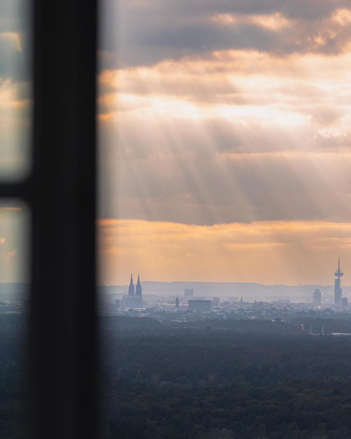 Althoff Grandhotel Schloss Bensberg Bergisch Gladbach Dış mekan fotoğraf View of Frankfurt from the observation deck